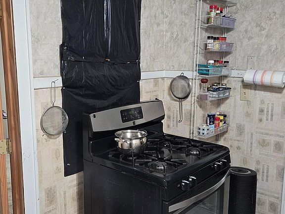 4th image of 686 S Burgess Ave