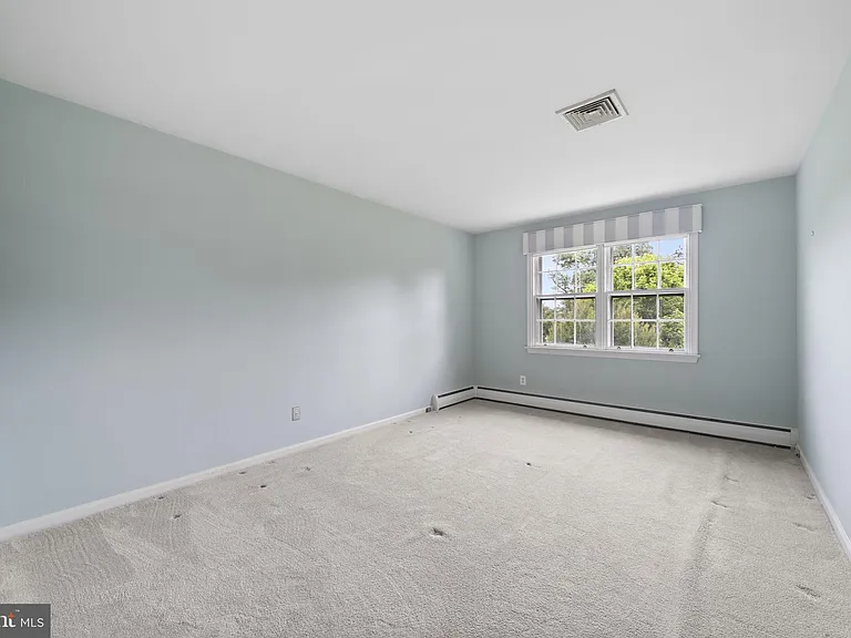 1026 Waltham Rd — Photo 18
