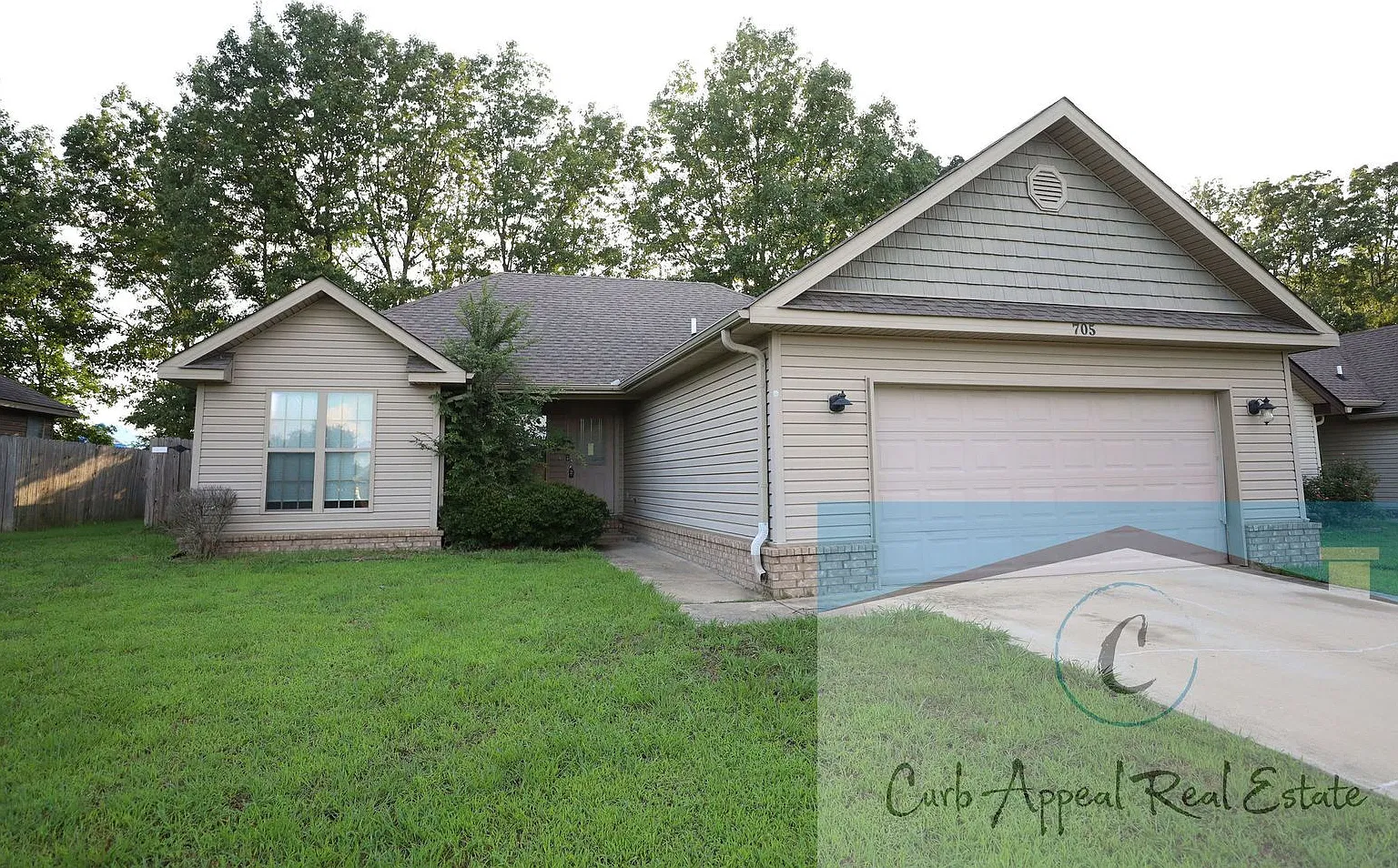 Beautiful 3-Bedroom Home Near Hilltop Nettleton Schools Washer/Dryer Connections! — Photo 1