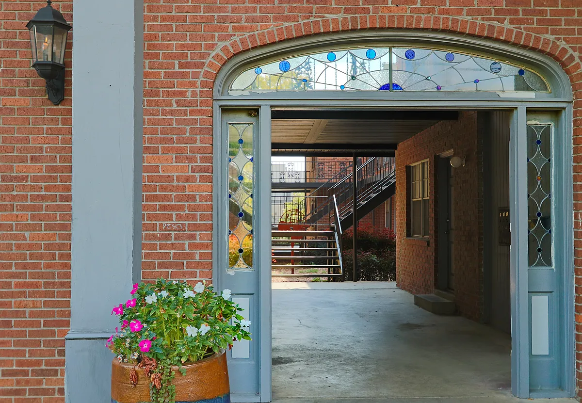 Building Photo - The Midline Apartments