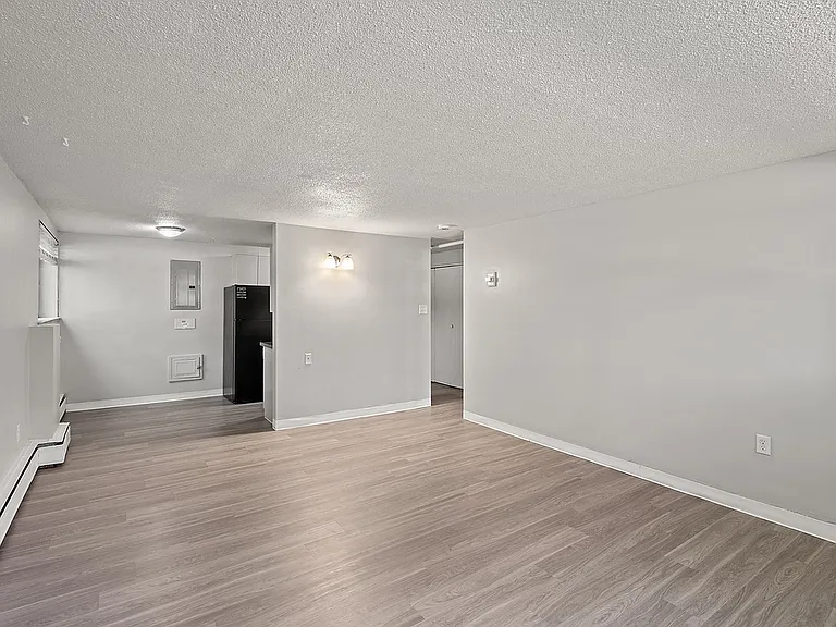 Kent Apartments — Photo 68