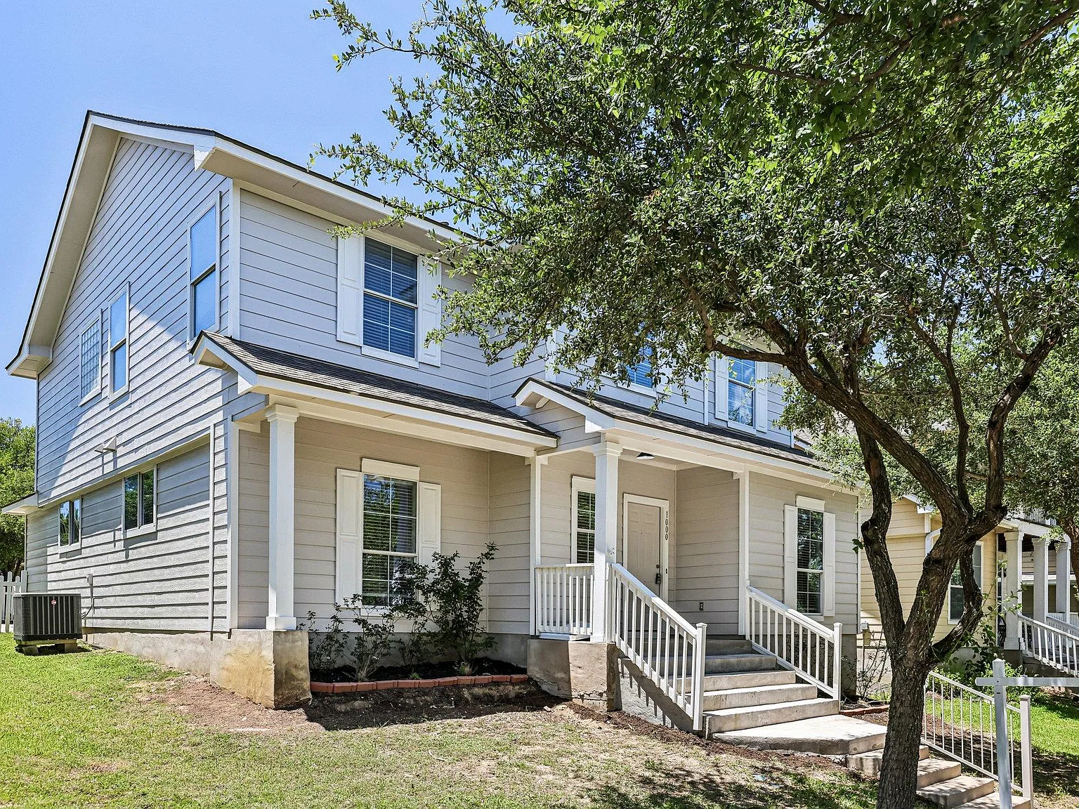 3 bed, 2.5 bath, 2390 sqft, $2,095 — Photo 3