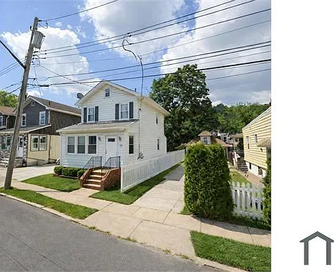 2 bed, 700 sqft, $3,058 — Photo 2