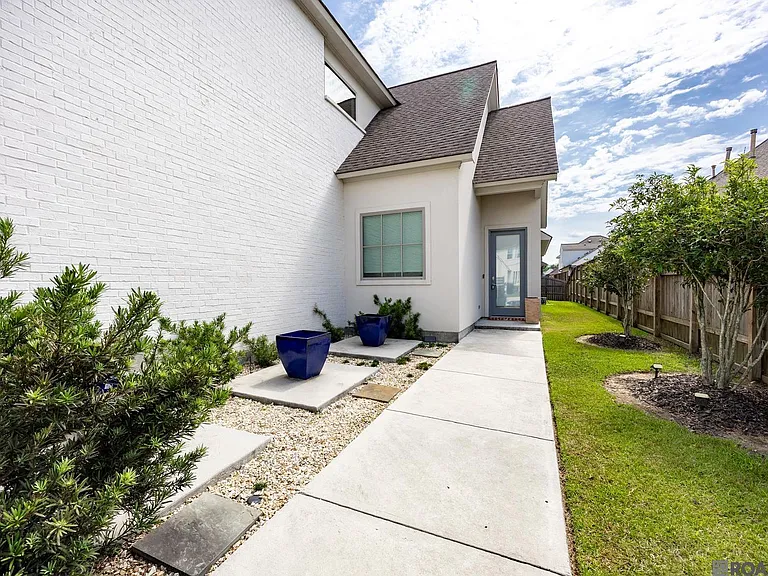 8543 Landau Dr — Photo 3