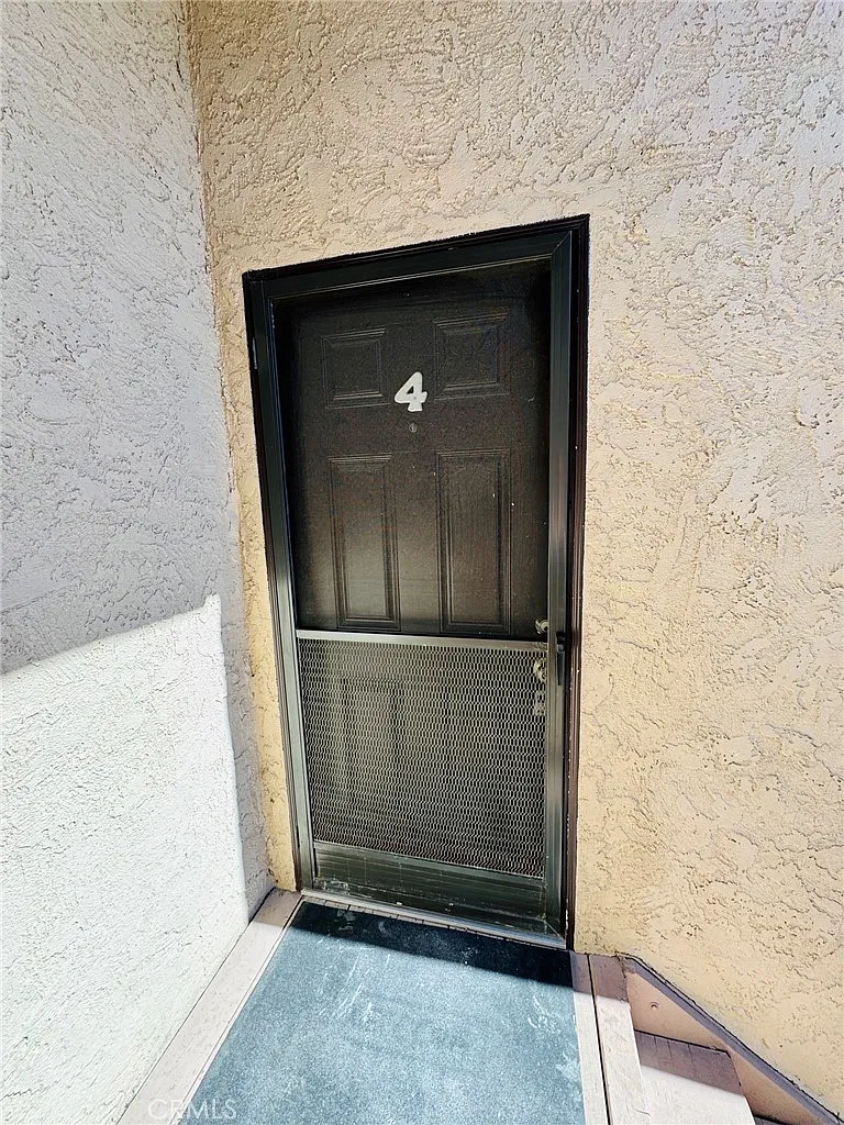 2 bed, 1.5 bath, 900 sqft, $2,800 — Photo 2