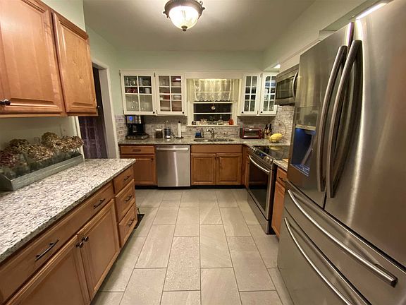 5th image of 8 Morris Dr