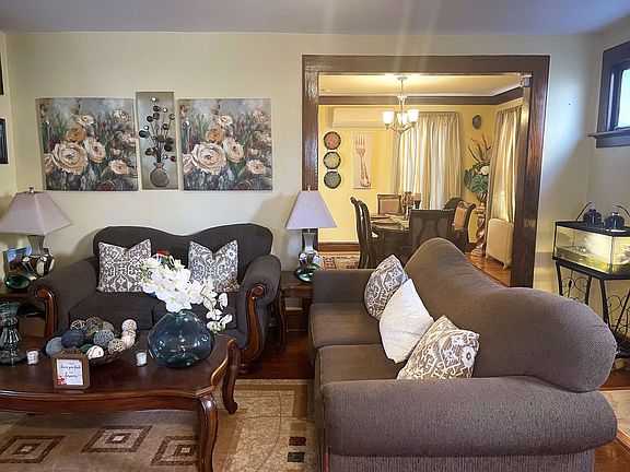 3rd image of 221 Park Pl