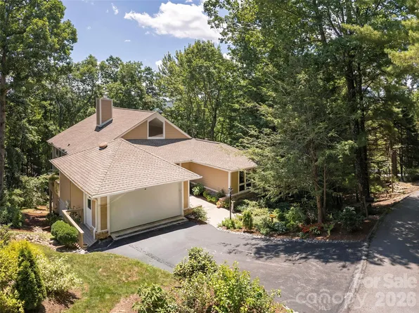 210 Claymoor Ct, Flat Rock, NC 28731