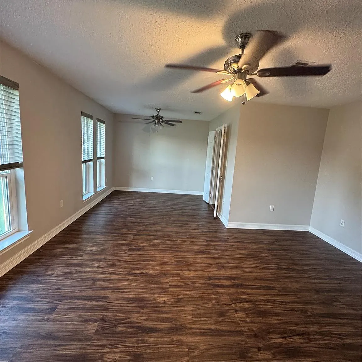 3 bed, 2.0 bath, 1972 sqft, $2,200 — Photo 4