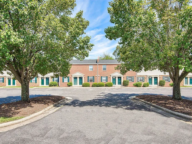 Southgate Manor Apartments — Photo 19
