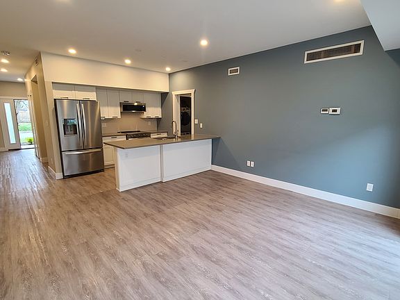 2nd image of 550 Sandison St #41