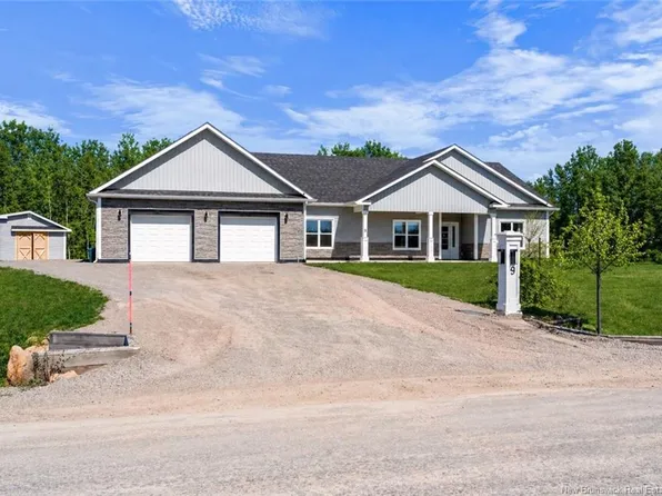 9 Flynn St, Coverdale, NB E1J 0H5