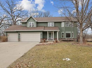 8017 Huntingwood Ct, Johnston, IA 50131