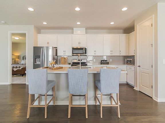 Catamaran Cove - Douglas Interior Image 3