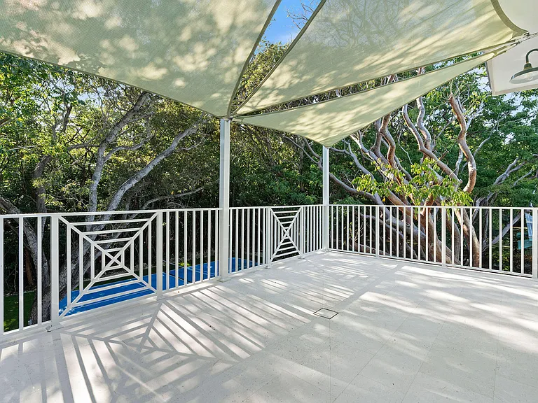 114 Royal Ln — Photo 44