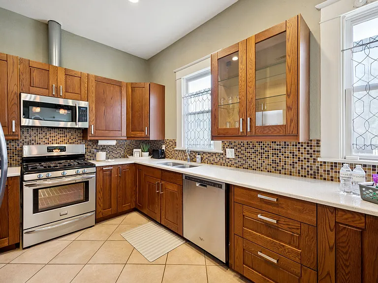 5502 Victor St — Photo 7