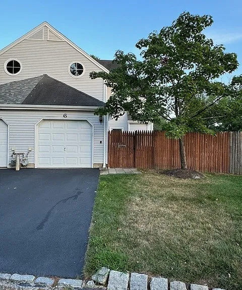 6 Holmes Ct — Photo 1