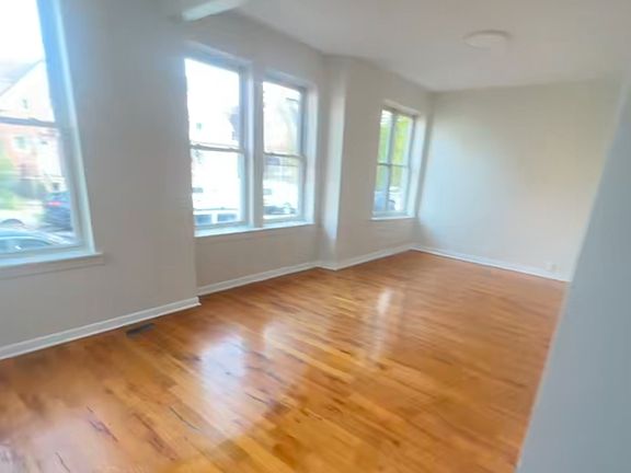 2nd image of 1052 N Avers Ave #2F