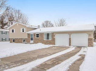 102 Meath Rd, Eaton Rapids, MI 48827