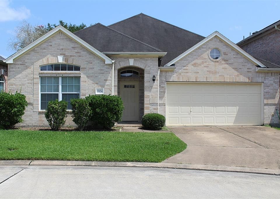 1st image of 15954 Pleasant Green Cir