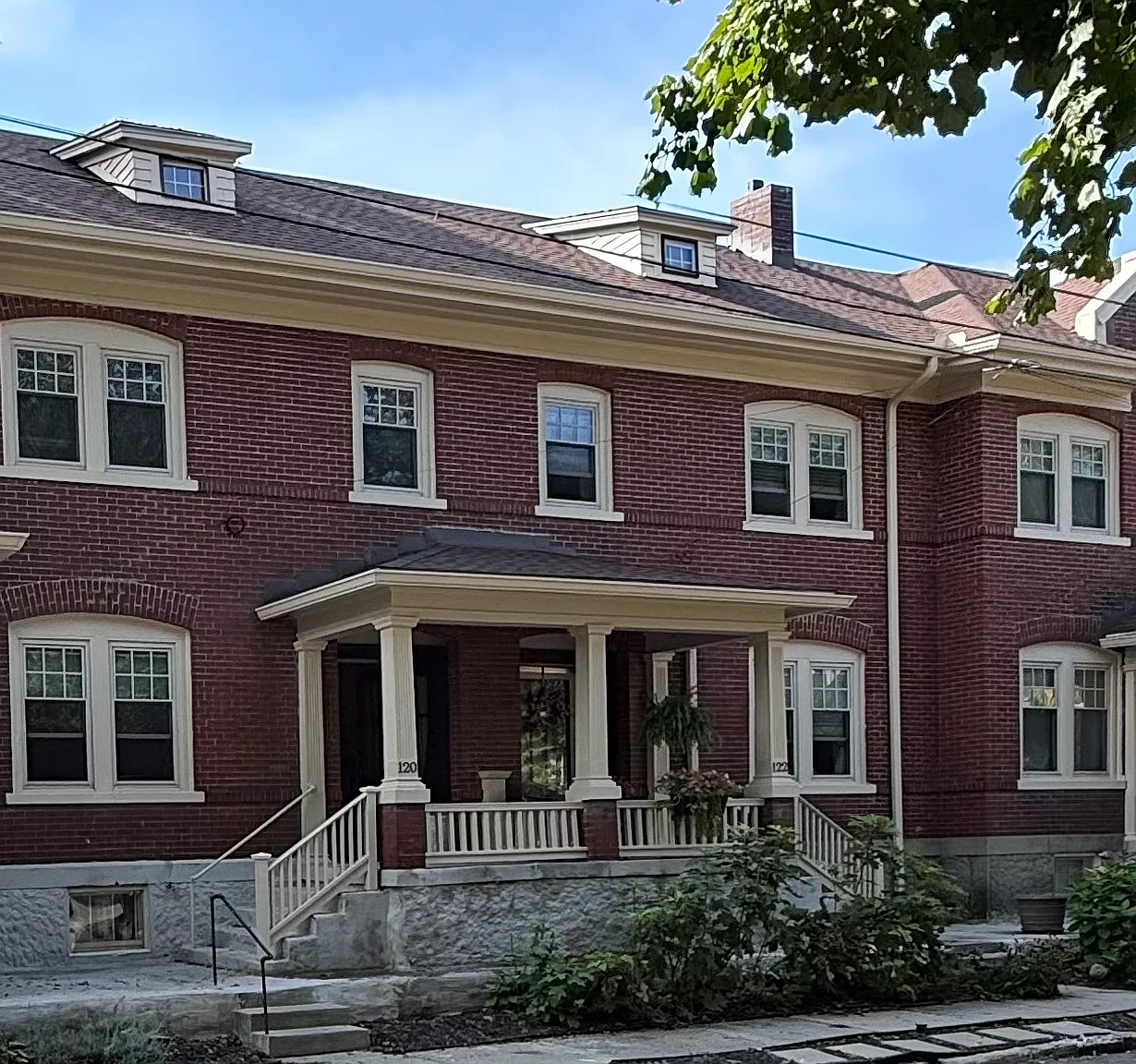 120 W McPherson St — Photo 1