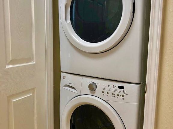 5th image of 813 N Buchanan Blvd #3