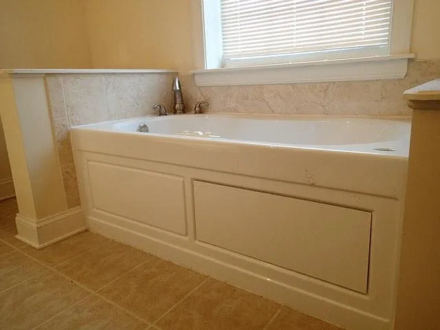 Master Bath Jacuzzi Tub