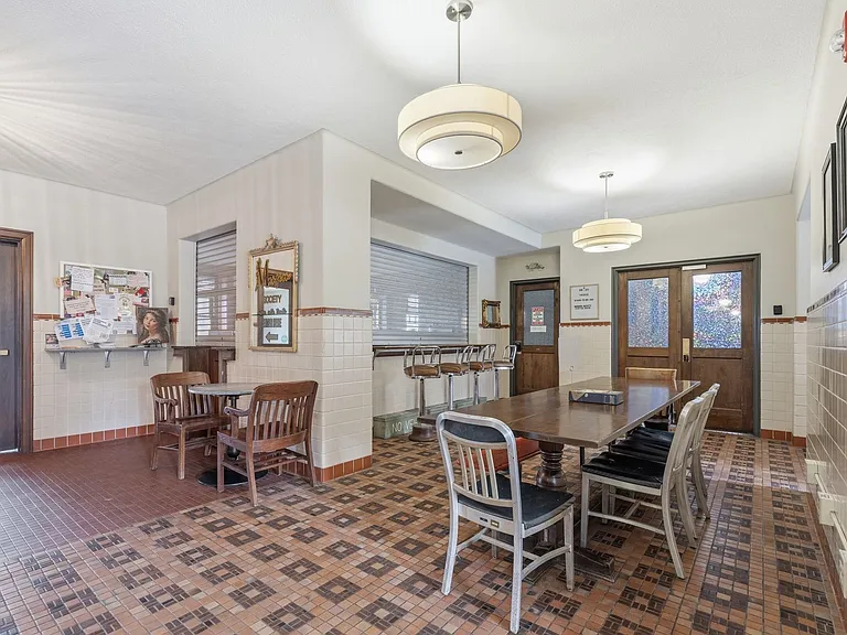 Central State Mansion — Photo 28
