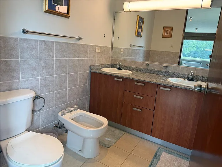205 Cond Harbour Point #B — Photo 11