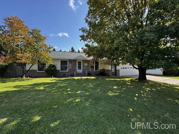 1035 Blankenhorn St, Lanse, MI 49946