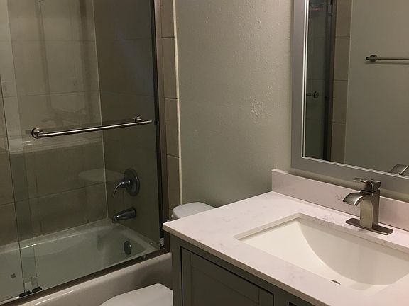 5th image of 408 Rose Ave