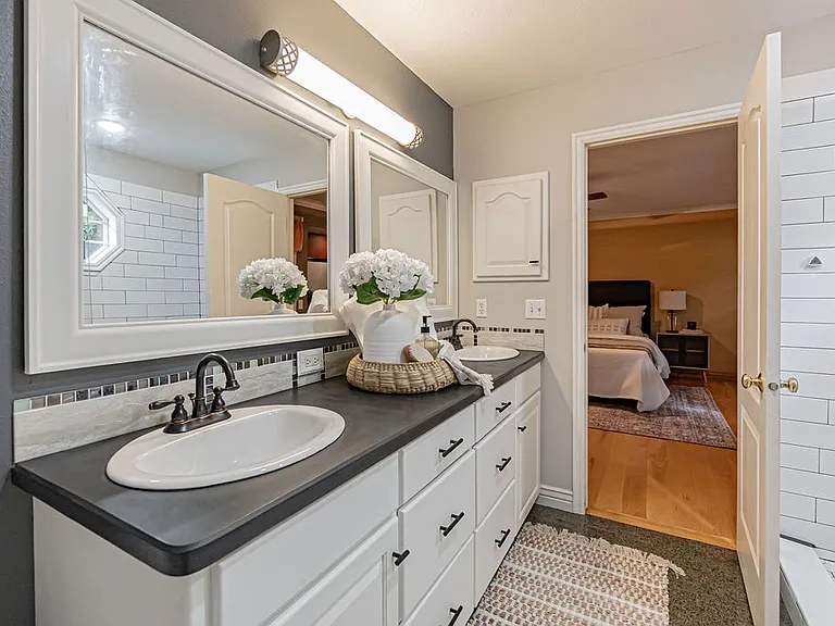 3915 Woodhaven Ln — Photo 18