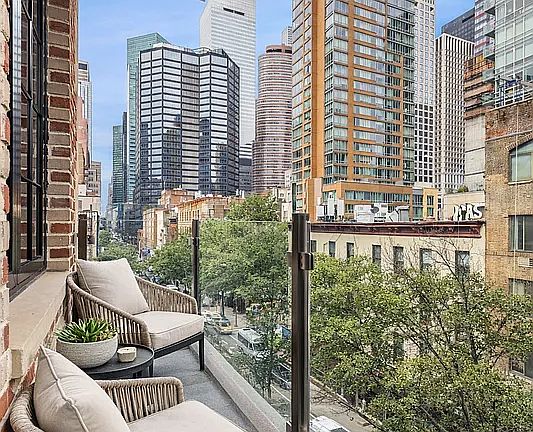 3rd image of 304 E 52nd St #3A