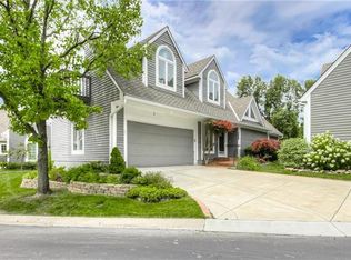 7866 Howe Cir, Prairie Village, KS 66208