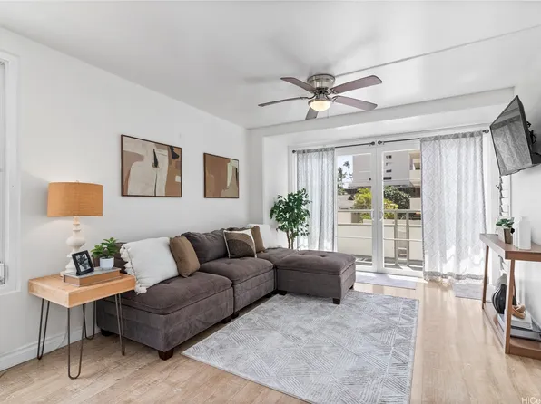 445 Kaiolu St APT 211, Honolulu, HI 96815