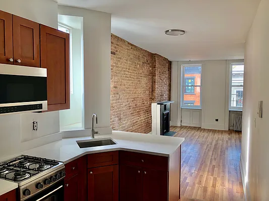 Rented by Oak Tree LLC | media 17