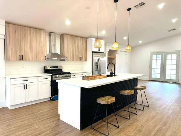 9875 Pioneer Ave, Las Vegas, NV 89117