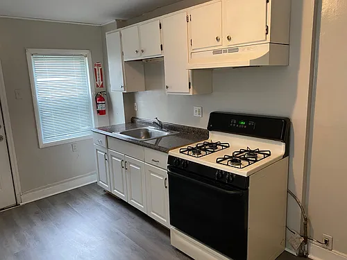 76 Wolverton St Photo 1