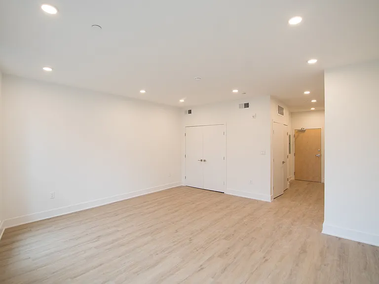 1325 N Lee St — Photo 16