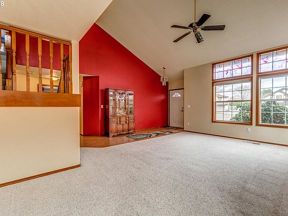 4th image of 612 NE 156th Ave