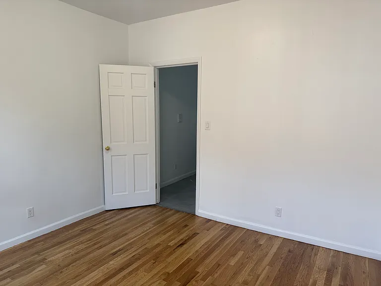 587 Seneca Ave #3L — Photo 6
