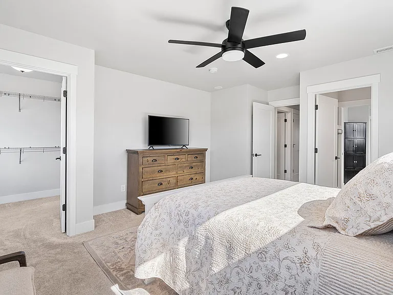 3722 NE Petrosa Ave — Photo 22