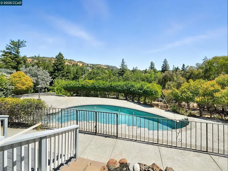 Acacia Ln — Photo 11