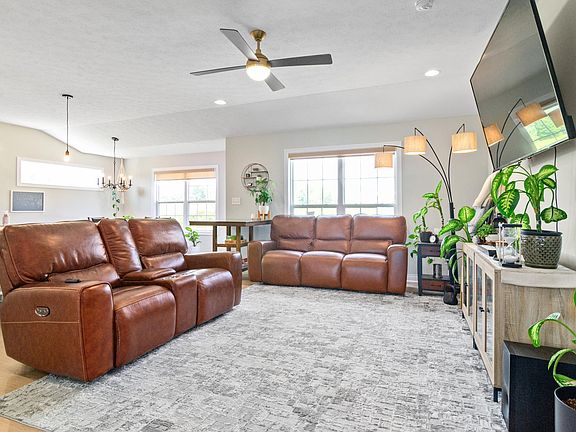 5th image of 2746 Kaplan Dr