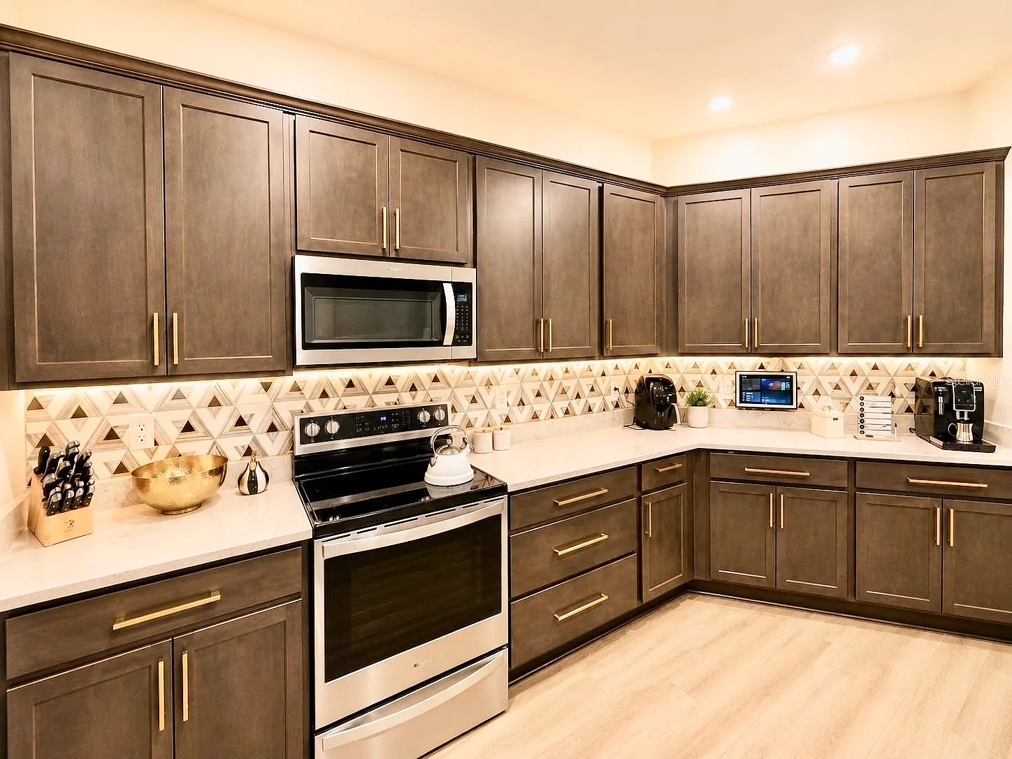 3 bed, 2200 sqft, $2,668 — Photo 3
