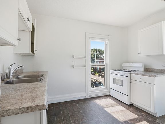 5th image of 720 Main St #1