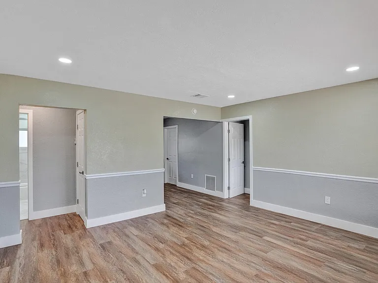 2145 NW 100th St — Photo 22