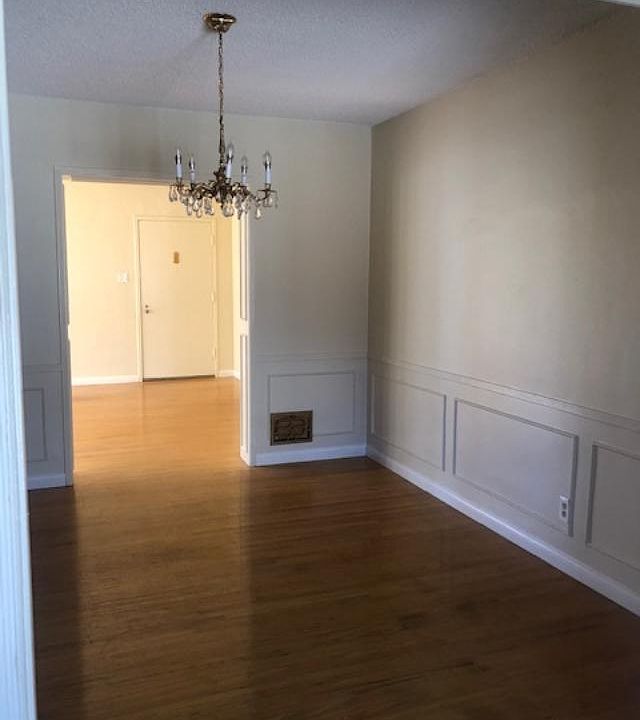 2nd image of 809 W Glenoaks Blvd