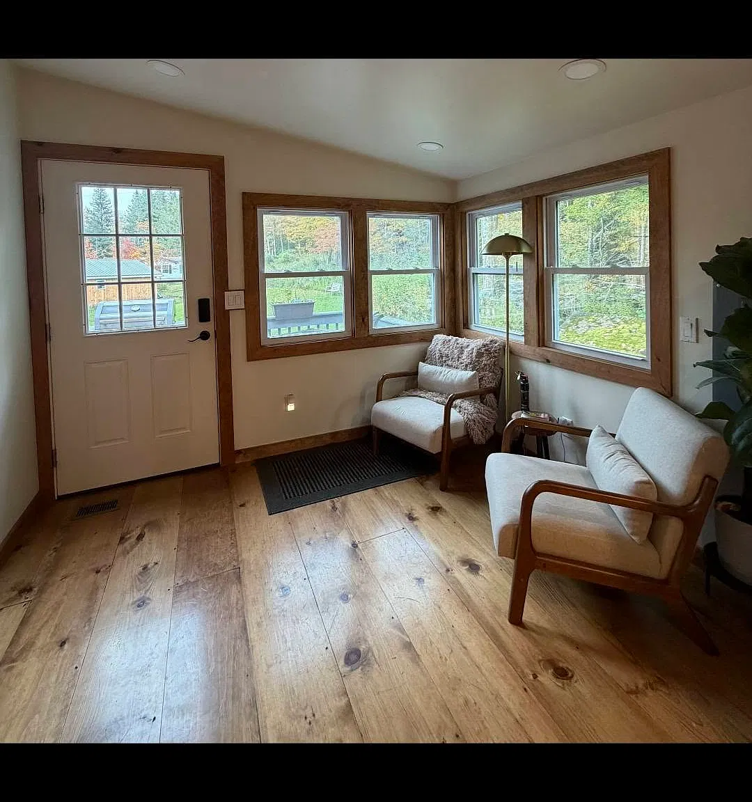 3 bed, 1232 sqft, $2,400 — Photo 1