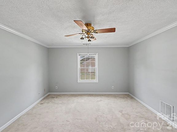 4th image of 3120 Middlebrook Dr